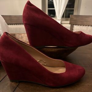 TORRID Woman wedge heel Shoe Size 9.5 Wide Suede Magenta